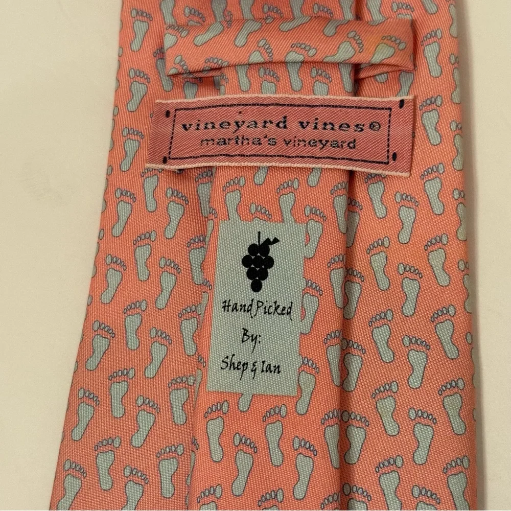 VINEYARD VINES MENS TIE PINK BLUE BARE FOOT PRINT SILK ACCESSORY USA HANDMADE